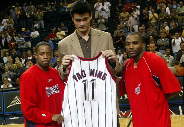 c7娱乐-姚明队友回忆往事：被火箭交易有点生气 弗朗西斯后来直接崩了